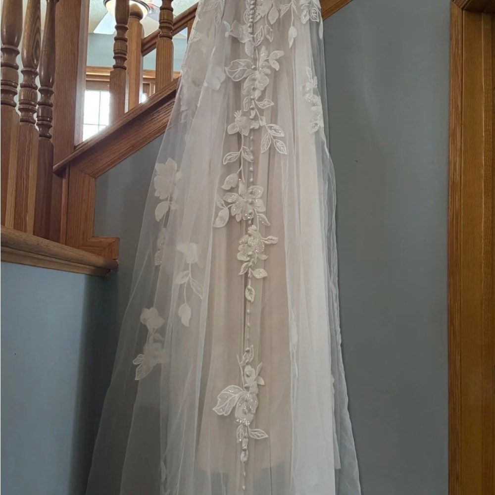 Elegant White Lace Wedding Dress